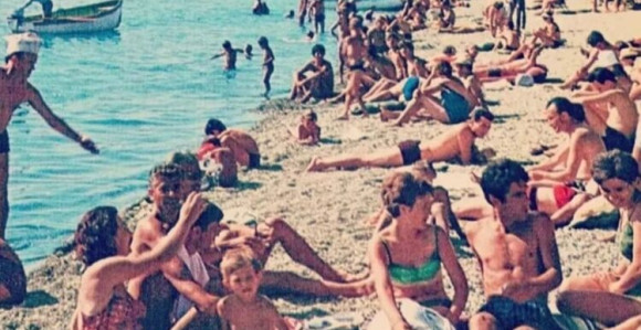 Fotografija sa plaže u bivšoj Jugi pravi je hit
