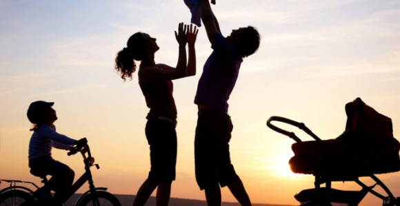 Srbija povećava roditeljski dodatak: Porodici sa četvoro djece 56.000 evra od države