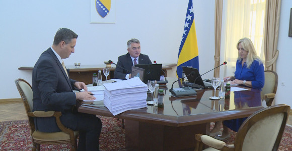 Zvaničnici BiH budžetski novac troše kako hoće