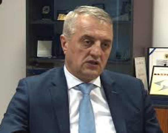 У канцеларији Службе за странце нападнут Жарко Лакета