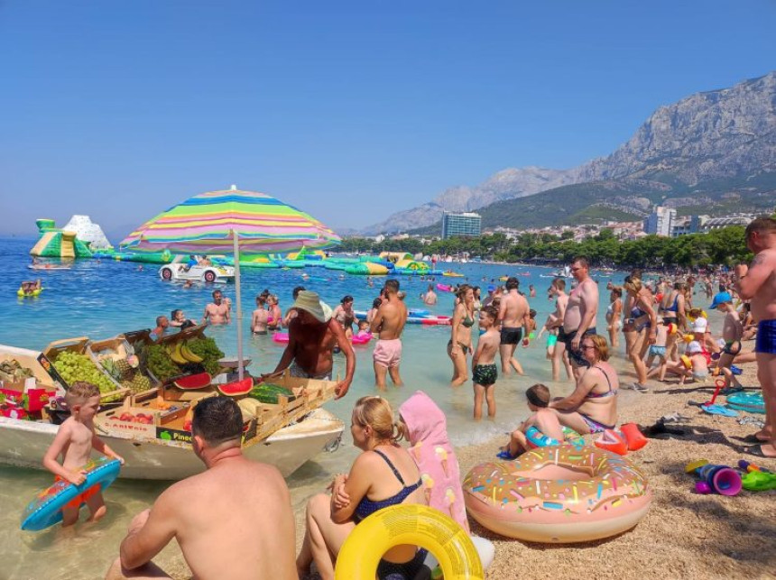 Rate ili kredit: Porodici samo za smještaj na moru treba čak...