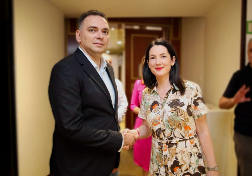 Smjena direktora - školski primjer bezobrazluka