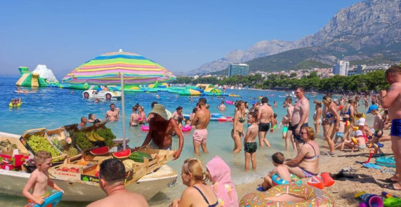 Rate ili kredit: Porodici samo za smještaj na moru treba čak...