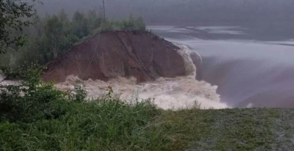 Pukla brana u Rusiji, stanovništvo hitno evakuisano