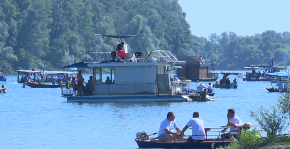 Startovala Savska regata sa oko 800 učesnika