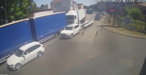 Duge kolone na granici sa Crnom Gorom i Hrvatskom