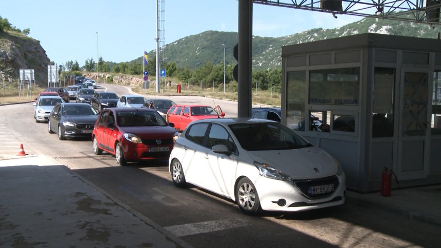 Dnevno granicu kod Trebinja pređe 7 hiljada putnika