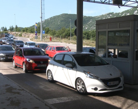 Dnevno granicu kod Trebinja pređe 7 hiljada putnika