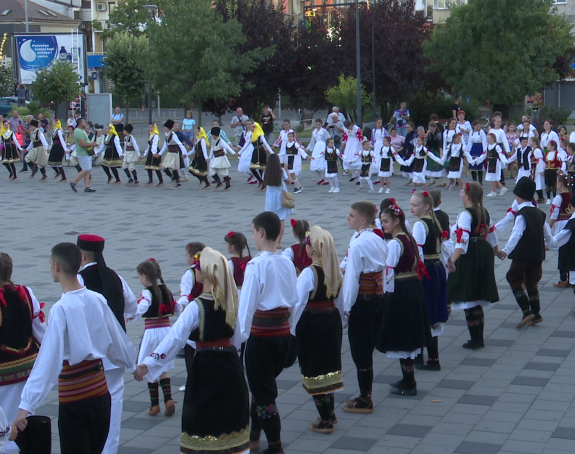 Bijeljina: Defileom obilježen Festival dječijeg folklora