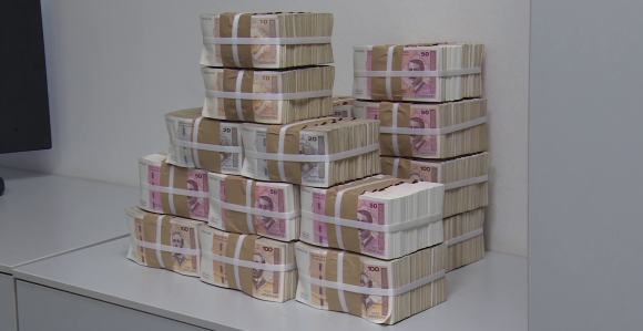 Nikad više para od poreza i nikad veći minusi u budžetu?!