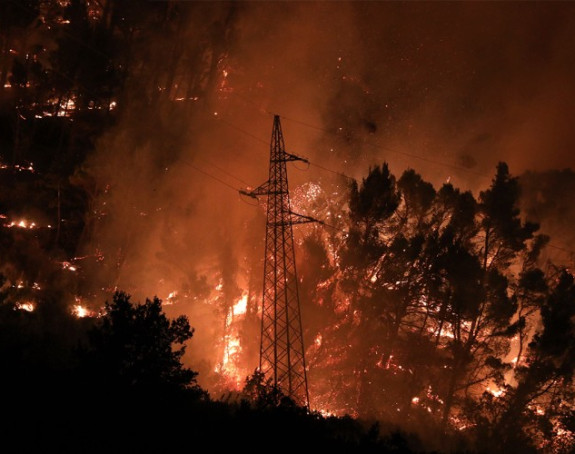 Još traje borba sa vatrom u Hrvatskoj, turisti evakuisani