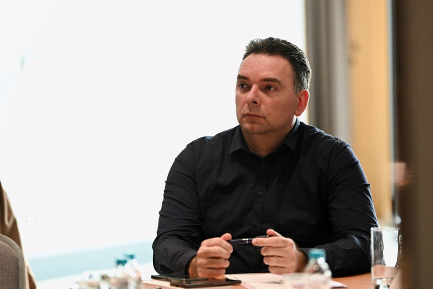Draško Stanivuković prepisuje od Dodika, ljude drži na uzdi