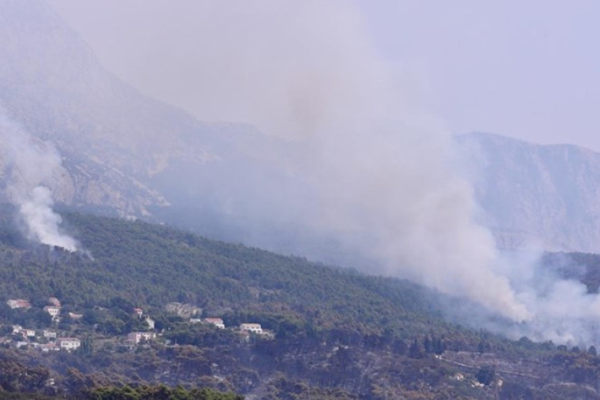 Požari u Dalmaciji pod kontrolom, ali problem je bura