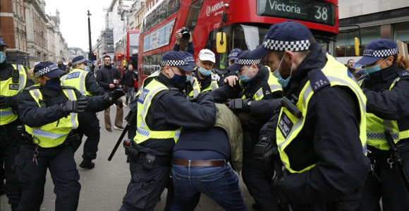 Britanija ne miruje: Demonstranti upali u hotel