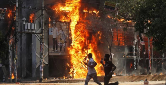 Na protestima u Bangladešu poginulo 300 ljudi