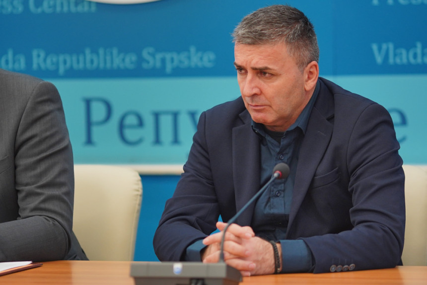 На ауто-путу пуцано на возило Милана Новитовића