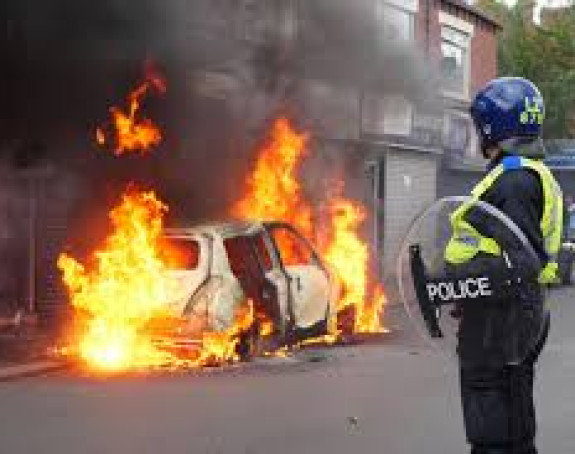 6000 полицајаца спремно за нереде у Британији