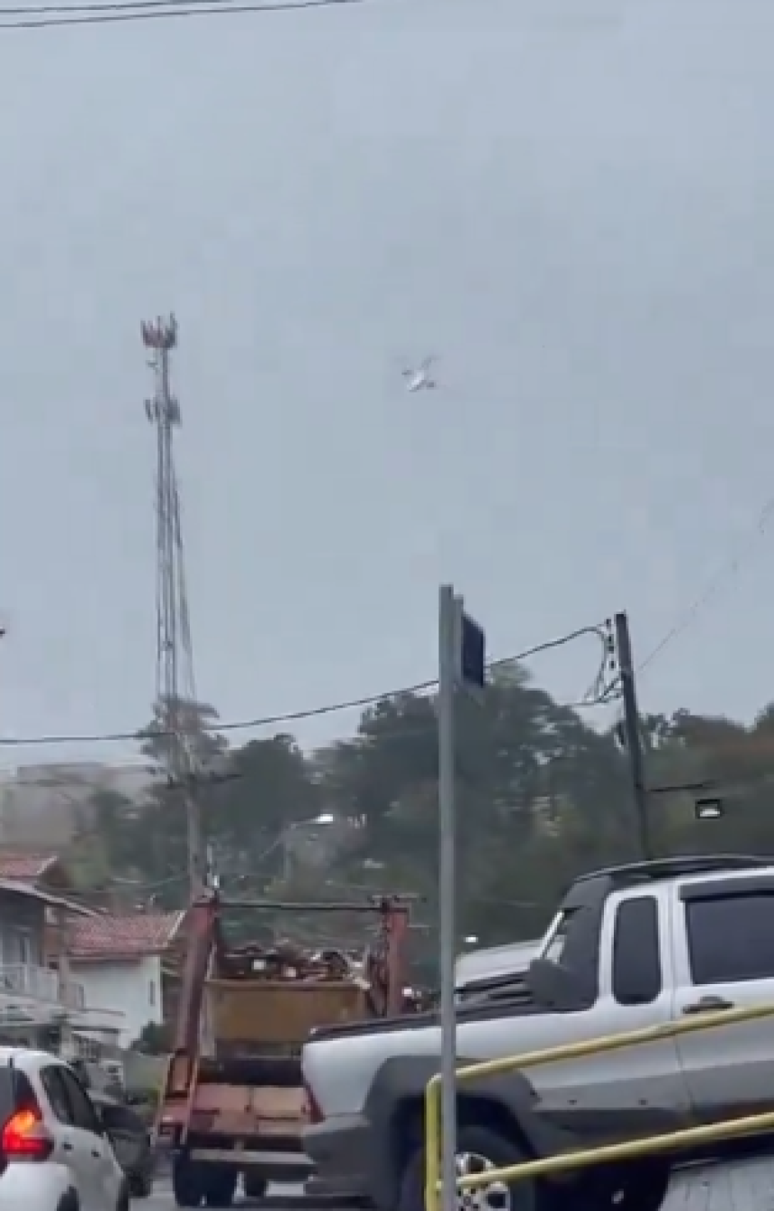 Срушио се путнички авион, појавио се стравичан снимак