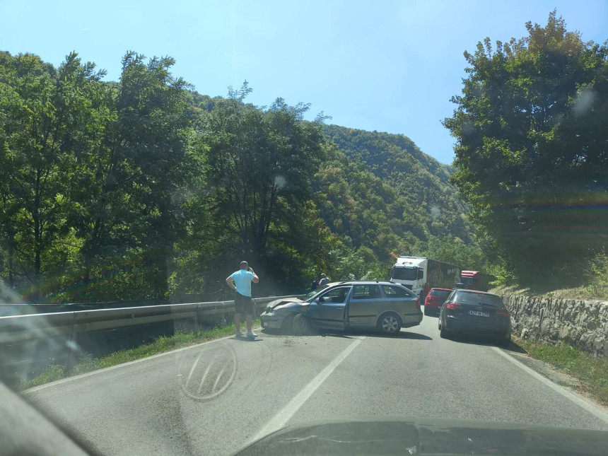 Kilometarske kolone na ulazu u Banjaluku zbog udesa (FOTO)