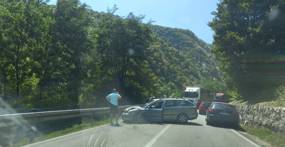 Kilometarske kolone na ulazu u Banjaluku zbog udesa (FOTO)