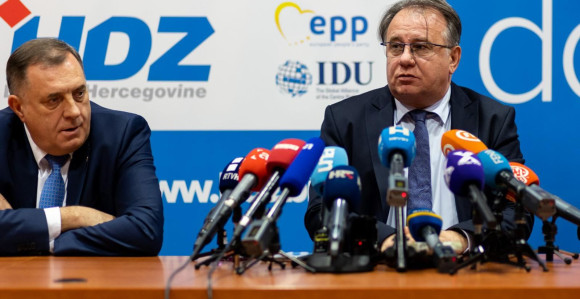 Фирма блиска Додику добила посао од Никшићеве Владе