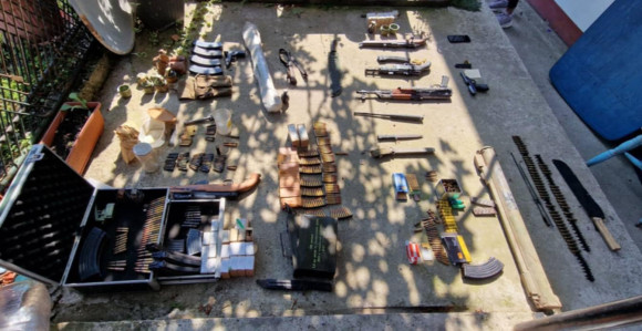 Полицијска акција "Уно": Откривен експлозив, оружје...