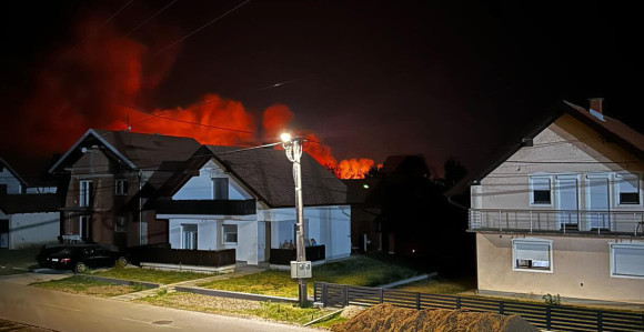 U modričkom naselju požar, gori Gudronska jama
