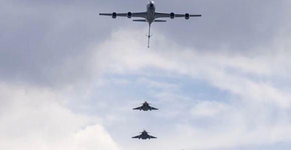 Судар два борбена авиона - погинуо пилот и ученик