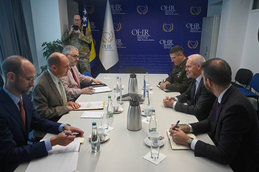 Šmit sa delegacijom NATO-a: U BiH potreban oprez!