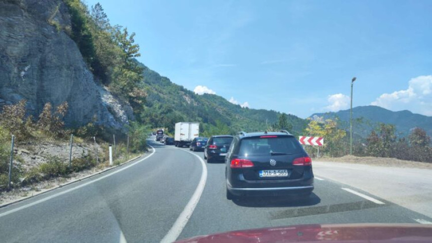 Nastale kilometarske kolone na putu Mostar-Jablanica