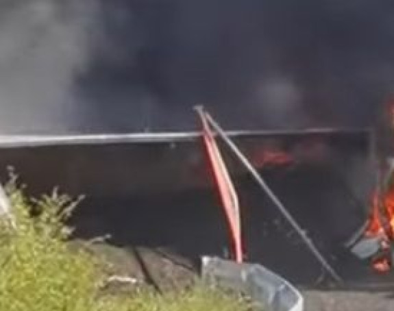 Kamion se prevrnuo i izgorio kod Višegrada (VIDEO)