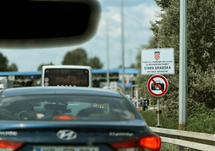 Kolaps na granici u Gradišci: Vozači čekaju i po 2 sata
