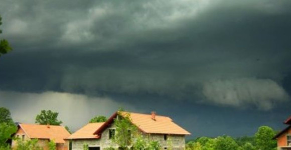 Oluja stiže u BiH: Biće grmljavine, ali i leda