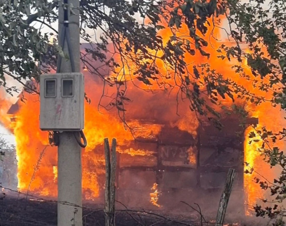Požar iz Broda se proširio na Derventu, gore napušteni objekti