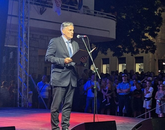 Ministar policije stigao na svečanost u Nevesinje