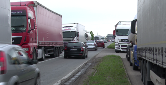 UIO nema radnika: Prevoznici na granici čekaju satima