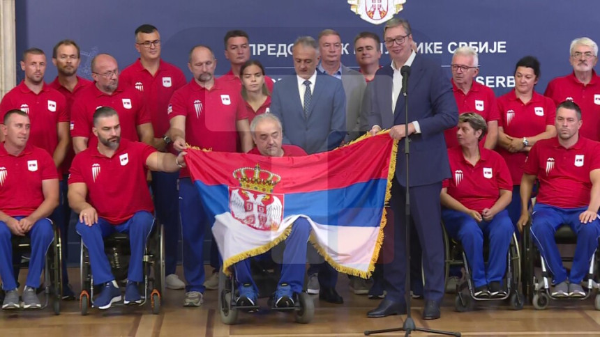 Vučić uručio državnu zastavu paraolimpijcima