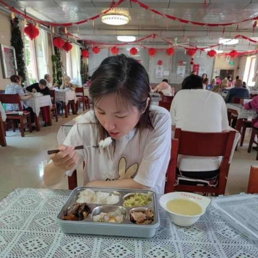 Kineskinja (38) rešila da živi u staračkom domu!