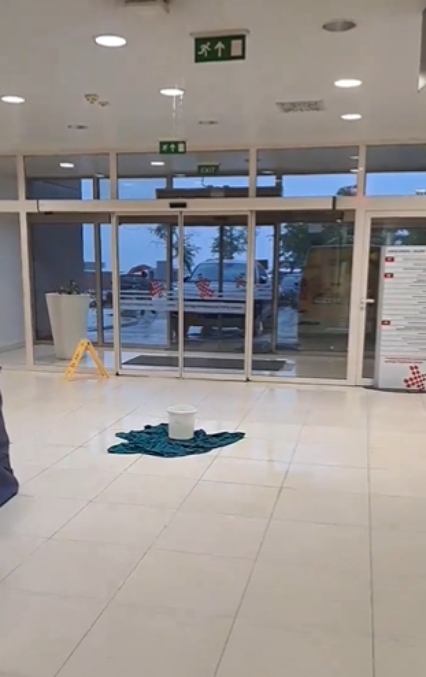 Prokišnjava UKC RS, centralni dio pod vodom (VIDEO)