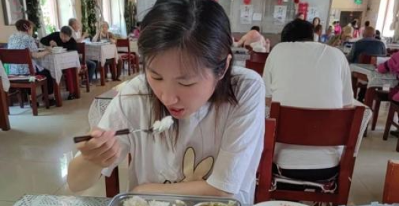 Kineskinja (38) rešila da živi u staračkom domu!