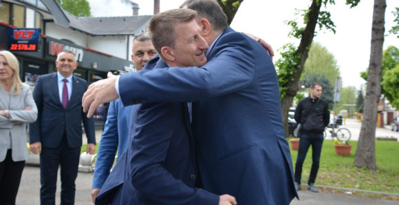 Додик из буџета даје милион КМ кандидату СНСД-а у Теслићу