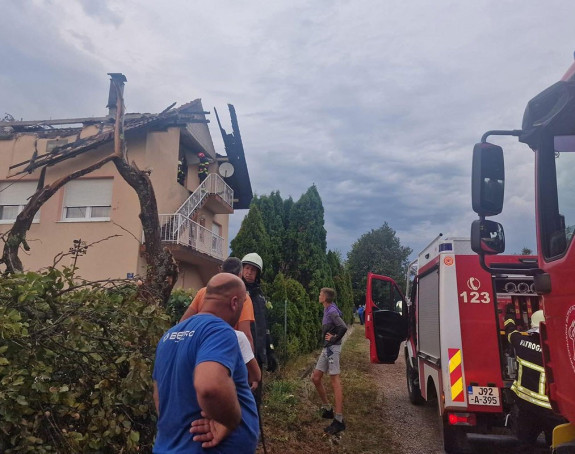Snažan udar groma u Čelincu: Izgorjelo potkrovlje kuće