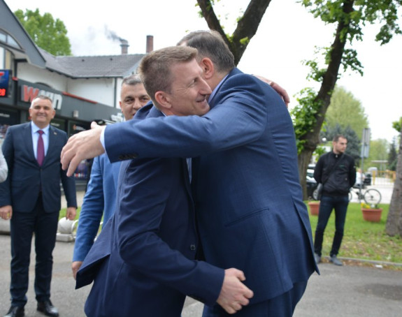 Dodik iz budžeta daje milion KM kandidatu SNSD-a u Tesliću