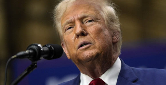 Tramp objavio lažnu sliku Tejlor Svift koja traži od ljudi da glasaju za njega