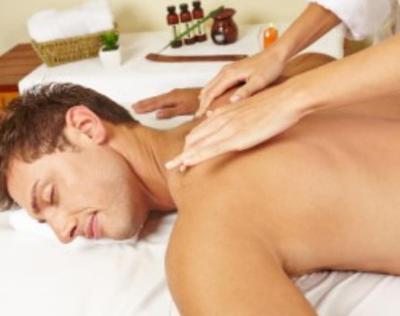 U Rimu otvorena češkarnica gde vas češkaju za pare!