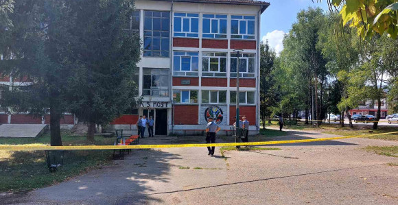 Троструко убиство у Санском Мосту