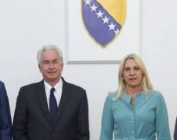Жељка у раљама ЦИА на фабричким подешавањима