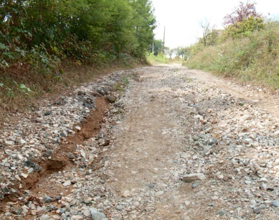 Doboj: Uništen put prema Puračiću, mještani traže pomoć