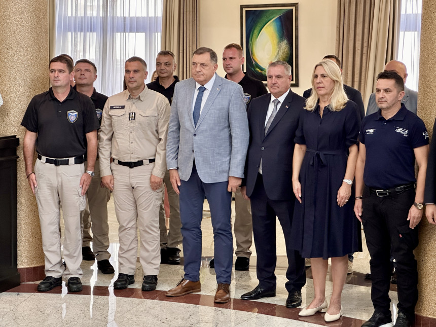 Dodik odlikovao pilote iz Srbije i Republike Srpske