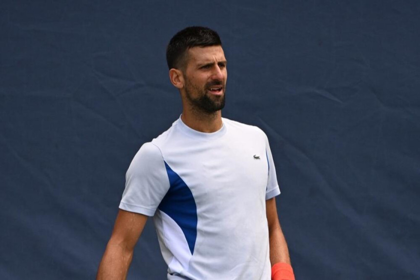 Novak trenirao sa Vavrinkom, pa napustio teren